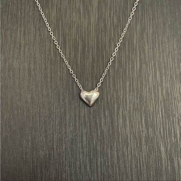 𝅺DAINTY SILVER Stainless Steel Heart Necklace - Picture 1 of 3